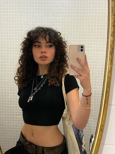 Straight Wolfcut, Haircut Thick Hair, Wolfcut Hair, Natural Curly Hair Cuts, Haircut Straight, Bangs Long, Curly Hair Photos, Long Wolfcut Haircut, Wolfcut Haircut