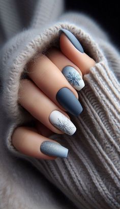 Winter Inspired Nails, Elegant Winter Nails, Grey Christmas Nails, Toes Ideas, Snow Nails, Holiday Nails Winter, Classy Nail, Aveda Hair, Christmas Cozy