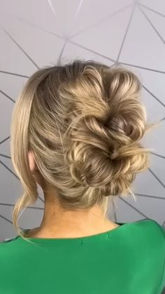 Hair Updo Tutorials, Elegant Hairstyles For Short Hair, Elegant Chignon, Updo Tutorials, Style For Short Hair, School Instagram, Short Hair Updo Tutorial, Easy Updos For Medium Hair