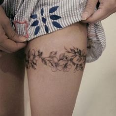 Tattoos For Women On Thigh, Bachelorette Tattoos, Garter Tattoo, Tattoo Band, Wrap Around Tattoo, Dragons Tattoo, 16 Tattoo, Arm Temporary Tattoos, Flower Tattoo Arm