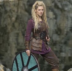 Lagertha Costume, Viking Halloween Costume, Viking Costumes, Vikings Halloween, Vikings Lagertha, Viking Warrior Woman, Viking Party, Viking Cosplay, Viking Dress