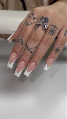 Long White Tips Acrylic Nails, Nails Acrylic Square Long French Tip, French Tip Nails Long White, Nails Clear Design Ideas, French Design Nails White, White French Tip Tapered Square Nails, Cute Short White French Tip Nails, Nails Acrylic Summer White, Upside Down French Tip Nails