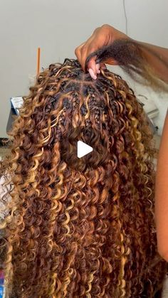 Knotless Tree Braids, Knotless Braids With Wavy Hair, How To Style Curly Braids Black Women, Color Crochet Hairstyles, Goddess Knotless Braids Hairstyles, Curly Braids Hairstyles For Black Women, Number 27 Knotless Braids, Color 35 Braids, Boho Braids Medium Length Hair