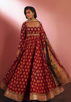 Desi Wedding Dresses, Anarkali Dress Pattern, Embroidered Hem, Pakistani Fancy Dresses, Womens Clothing Patterns, Boutique Dress Designs, Party Wear Indian Dresses, Fancy Dress Design, Stylish Dress Book