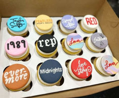 taylor swift party idea - eras cupcakes Taylor Swift Jokes, Taylor Swift Merchandise, Taylor Swift Images, Fest Temaer, Photos Of Taylor Swift