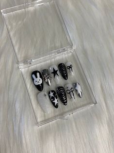 Black and White with silver swirls miffy and bow nails ! super sturdy and adorable. Very reusable ! message me for any questions! :) Cute Black Nails, Black And White Spiral, Bow Nails, White And Silver Nails, Punk Nails, Santa Margarita, Cute Simple Nails, Goth Nails, Grunge Nails