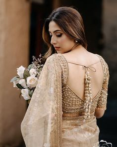 Blouse Designs Latest Back Side, Blouse Designs Back Side, Alia Dress, Modern Blouse Designs, Cream Saree, Lengha Blouse Designs, Pori Moni, Backless Blouse Designs