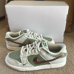 Brand New! Never Been Worn. Nike Kyler Murray Dunk Low 'Be 1 Of One' Size 8 Men/9.5 Women Fq0269-001 Include Original Box, However It Is Half Box So Missing Lid. Styling Low Dunks Women, Funky Shoes Sneakers, Unique Nike Shoes, Sneakers For Women Nike, Shoes That Go With Everything, Shoe Inspo Aesthetic, Streetwear Shoes Women, Trendy Shoes For Men, Green Dunks