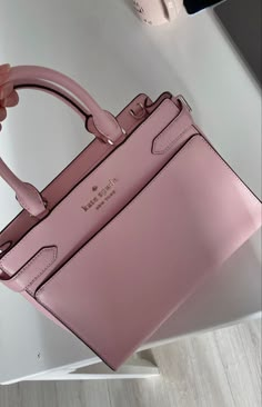 Kate Spade Pink Satchel, Kate Spade Staci Medium Satchel, Cute Handbags Aesthetic, Kate Spade Bags Handbags, Kate Spade Purse Aesthetic, Pink Purse Aesthetic, Cute Purses Aesthetic, Luxury Pink Aesthetic, Luxury Aesthetic Pink