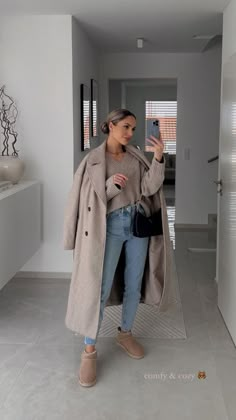 Trench Coat Outfit, Winter Fashion Outfits Casual, Paris Mode, Uggs Outfit, Autumn Outfits, Coat Outfits