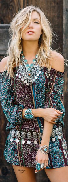 ☮ Alluring Bohemian Style ☮ Free spirit with a touch of chic style Spring Outfits Boho, Look Hippie Chic, Hippie Mode, Boho Styl, Estilo Hippy, Mode Hippie, Estilo Hippie, Boho Beauty, Mode Boho