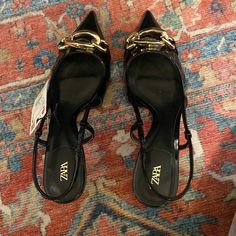 Size 7.5/38 Zara Black Kitten Heel With Gold Detail. Strap Is Not Adjustable Chic Black Heels With Flat Heel, Chic Black Flat Heel Heels, Chic Black Flat Heels, Zara Black Heels With Buckle Closure, Gold Kitten Heels, Heels Kitten, Black Kitten Heels, Vintage Heels, Black Kitten