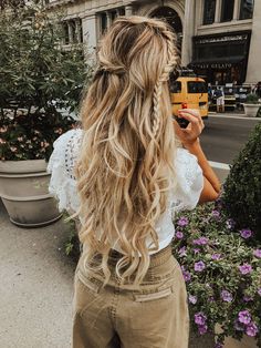 Barefoot Blonde, Amber Fillerup Balayage Blond, Amber Fillerup, Ombre Highlights, Barefoot Blonde, Ombre Hair Color, Long Blonde, Long Blonde Hair, Daryl Dixon