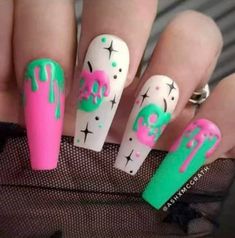 Neon skulls Summerween Nails, Holloween Nails, Unghie Sfumate, Unghie Nail Art, Halloween Acrylic Nails, Autumn Nails, Fire Nails, Funky Nails