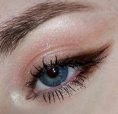 Makeup For Light Blue Eyes, Grey Blue Eyes Makeup, Soft Glitter Makeup, Makeup For Gray Eyes, Vintage Eye Makeup, Beauty Maintenance, Brown Smokey Eye Makeup, Sparkly Makeup, Everyday Makeup Tutorials