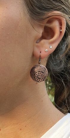 Small copper dangle earrings with an etched floral paisley pattern. The disc is about the size of a quarter and the total hanging length is 1.5". Very light weight. Etched Copper Jewelry, Paisley Jewelry, Paisley Earrings, Etched Jewelry, Small Dangle Earrings, 7th Anniversary Gifts, Etched Copper, Metalsmithing Jewelry, Jewelry Nature