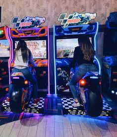 Teenage Hangout, Hangout Aesthetic, Arcade Photoshoot, Landscape Architecture Presentation, Teen Hangout, Retro Arcade Machine, Cute Date Ideas, Bff Photoshoot