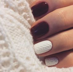 Des couleurs contrastées pour ajouter une touche d'élégance Simple Elegant Nails, Elegant Touch Nails, Cute Nail Colors, Unghie Nail Art, Nail Colors Winter, Sweater Nails, Beautiful Nail Designs, Elegant Nails