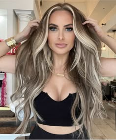 Full Head Of Highlights On Brown Hair With Money Pieces, Spring Blonde Hair Balayage, Smokey Blonde Hair, Blonde Highlights Money Piece, Darker Blonde Balayage, Blonde Hair On Mexican Women, Dimensional Blonde With Money Piece, Blonde Halo Hair, Brown To Ash Blonde