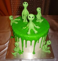 an alien themed cake with green icing