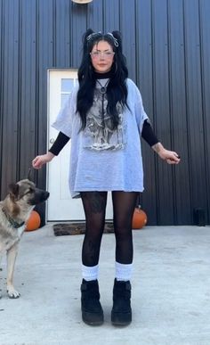 Grunge Disney Outfits, Alt Pregnancy Outfits, Edgy Winter Outfits Grunge, Alt Grunge Outfits, Winter Alt Outfits, Chubby Grunge Outfits, Lazy Goth Outfits, Bartender Outfit, Alt Fashion