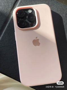 an iphone case is shown with the camera lens on it's back end and side