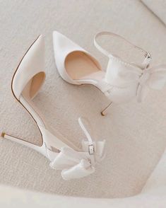 Bow Wedding Shoes, Pearl Heels, Elegant Wedding Shoes, Heels With Ankle Strap, Fairy Shoes, Bow Wedding, Stylish Wedding Dresses, Shoes Heels Classy, Wedding Shoes Bride