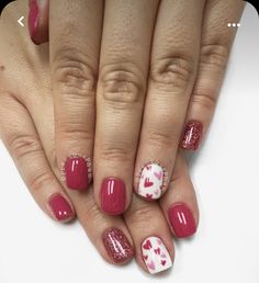 Kids Valentines Nail Art, Valentine Nails Pink Glitter, Valentines Day Accent Nail, Valentine’s Day Gel Nail Ideas, Gel Nail Designs February, Valentines Nail Polish Ideas, Powder Dipped Nails Valentines Day, Toenail Art Designs Valentines Day, Pedicure Valentines Design