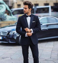 Pose Ideas For Men, Royal Tuxedo, Suits For Guys, Men Fashion Outfits, Mens Formalwear, Prom For Guys, Prom Photoshoot, Outdoor Portrait, Costume Noir