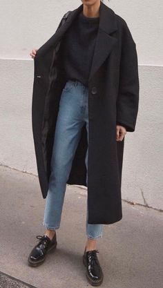 Outfits Minimalist, Jeans Outfit Winter, 90's Fashion, Shoes Luxury, Dresses Outfits, January 10, Jeans Outfit, Autumn Outfit