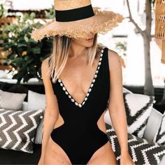 Stretch Chic Zara Swimwear For Vacation, Zara Summer Beach Bodysuit, Zara Summer Bodysuit For Beach, Zara Summer Party Swimwear, Zara Summer Beach Swimwear, Zara Summer Swimwear For Vacation, Zara Beachwear For Vacation, Zara Summer Bodysuit For Poolside, Zara Summer Bodysuit For Beach Season