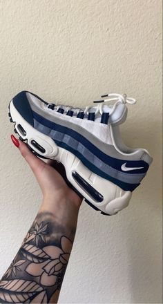 Nike 95, Nike Tenis, Airmax 95, Nike Airmax 95, Pretty Shoes Sneakers, All Nike Shoes, Shoes Outfit Fashion, Dad Shoes, Fresh Shoes