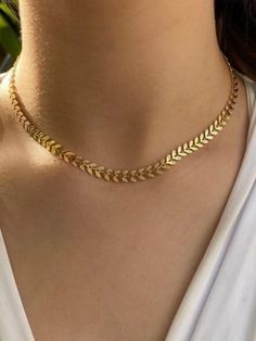 Neck Pieces Jewelry, Choker Necklace Designs, Fancy Jewelry Necklace, Pretty Jewelry Necklaces, Gold Jewelry Simple Necklace, Gold Necklace Simple, Gold Jewelry Sets, Gold Bride Jewelry