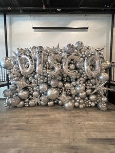 Chrome balloon wall perfect for a disco party! 70s Balloon Decorations, Chrome Party Decorations, Disco Office Decor, Disco Party Balloons, Disco Ball Wall Decor, Silver Balloon Wall, Disco Homecoming