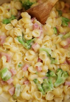 macaroni and cheese with broccoli in a bowl