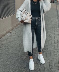 Causual Outfits, Casual Winter Outfits, Autumn Outfit, Mode Inspiration, Winter Fashion Outfits, Teen Fashion Outfits, Fall Winter Outfits, Outfits Casuales, White Sneakers