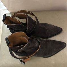 Beautiful Chocolate Brown Chloe Booties That Are Versatile. Some Scuffs On The Sole That Can Easily Be Fixed. Otherwise In Great Condition Chloe Brown, Beautiful Chocolate, Chloe Shoes, Chocolate Brown, Bootie Boots, Chloe, Ankle Boots, Cowboy, Women Shoes