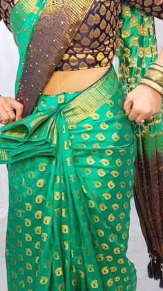 Simple Saree Blouse Designs Pattern, Silk Saree Blouse Styles, Pattern Blouses For Sarees, Heavy Silk Saree, Silk Saree Blouse Design, Silk Saree Blouse Pattern, Sari Draping, Simple Saree Blouse Designs, Silk Saree Blouse Designs Patterns