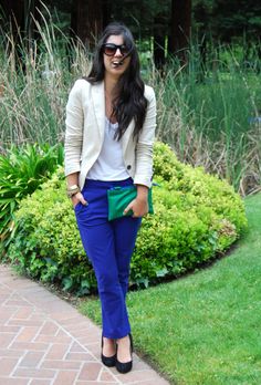 blue pants Royal Blue Pants Outfit, Cobalt Pants, Cobalt Blue Pants, 2016 Outfits, Colorful Jeans, Blue Pants Outfit, Royal Blue Pants, Pants Outfit Work, Green Clutch