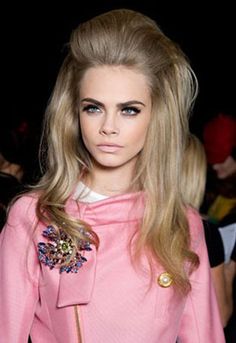 Hair Sixties Hair, 1960s Hair, Dunner Wordend Haar, 60s Hair, Beauty Crush, Flat Hair, Long Blonde, Pink Coat, Retro Hairstyles