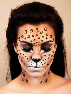 Leopard-print face paint // Halloween makeup ideas Nem Halloween Makeup, Carnaval Make-up, Makeup Karakter, Make Up Diy, Fantasy Make-up, Halloween Makeup Look, Halloween Make-up Looks, Animal Makeup, Halloween Makeup Diy