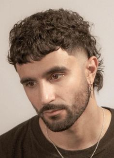 Edgy Mens Haircut, Hairstyles For Men With Beards, Men Mullet, Mohawk Fade, Hair Types Men, Haircut Mullet, Short Punk Hair, Men With Beards, Curly Mohawk