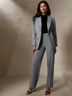 Sculpted Suit Blazer | Banana Republic Factory Women’s Business Suits, Women’s Pant Suit Outfit Formal, Women’s Suits, Formal Business Attire Women, Formal Blazer Outfits, Fair Attire, Suits For Women Business, Business Suit Women