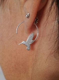 These stunningly detailed Sterling silver  hummingbirds are so comftable and easy to wear. They are lightweight and dont fall out. Hummingbird Earrings, Metal Clay Jewelry, Dope Jewelry, Rustic Jewelry, Native Jewelry, Jewelry Techniques, Nature Inspired Jewelry, Sterling Silver Hoop Earrings, Jewelry Inspo