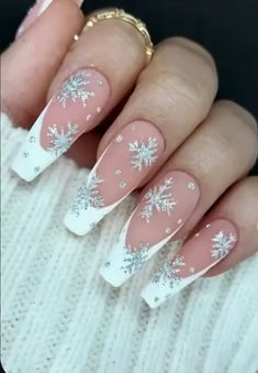 White Christmas Nail Designs Snow Flake, Winter Snow Nail Designs, December Nails 2023, Pink White Christmas Nails, White Tip Christmas Nails, Christmas Nails Winter White, White Nails With Snowflakes, White Nails Design Ideas, White Winter Nails Acrylic