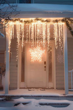 39 Winter Front Porch Decor Ideas: Inviting, Pretty Entrances Snowflake Christmas Lights On House, Hanukkah Front Porch Decor, Black Christmas Porch Decor, Outdoor Christmas Decorations Townhouse, Christmas Decoration House Outdoor, Snowflake Porch Decorations, White Christmas Yard Decorations, Snowflake Porch Decor, Anthropologie Christmas Front Porch