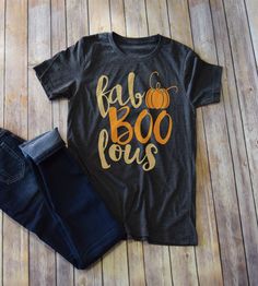 Get pumpkin patch ready in these super soft and fun Graphic Tees! Fun Graphic Tees, Halloween Decor Diy, Hallowen Costume, Tshirt Quilt, Halloween Tags, Vinyl Shirts, Halloween Shirts, Cool Graphic Tees, Fall Shirt