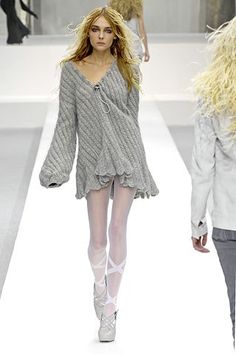 Runway Outfits, White Tights, Model Aesthetic, Glam Rock, 가을 패션, Runway Models, 2000s Fashion, Mode Inspiration