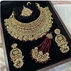 Beautiful Bridal Jewelry Including Tikkah And Jhumar Bengali Bride Jewelry, Indian Brides Jewelry, Beautiful Bridal Jewelry, Spiritual Necklace, Bengali Bride, Indian Bridal Jewelry Sets, Bride Necklace, Turkish Jewelry, Bridal Jewellery Indian