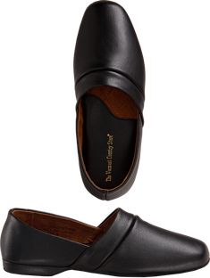 Our men's leather slippers redefine classy-looking comfort with their sleek good looks and all-around softness. Each slipper is made by hand with attention to detail that rivals custom-made footwear. The all-leather uppers are hand turned, which means all the seams are tucked smoothly and invisibly inside. The insoles are softly padded leather, and the outsoles are sueded for added grip and a soft step. These are the distinguished slippers that beg for a smoking jacket and ascot—not included. Best Toddler Shoes, Leather Slippers For Men, Best Slippers, Vermont Country Store, Classic Slippers, Expensive Shoes, Shoe Pattern, Country Store, Waterproof Shoes